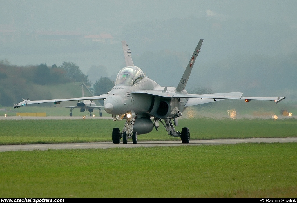 Switzerland - Air Force – McDonnell Douglas F/A-18D Hornet J-5235