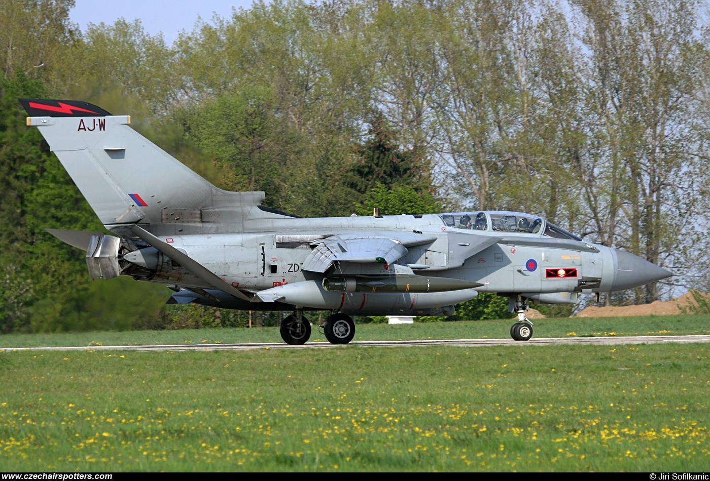 UK - Air Force – Panavia  Tornado GR4 082/AJ W/Z