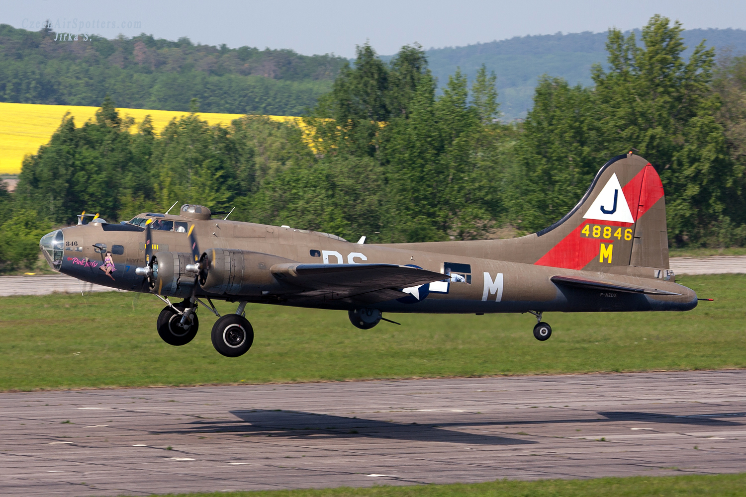 Association Forteresse Toujours Volante – Boeing B-17G Flying Fortress F-AZDX / 4