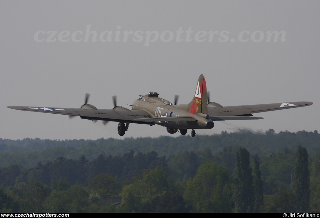 Association Forteresse Toujours Volante – Boeing B-17G Flying Fortress F-AZDX / 4