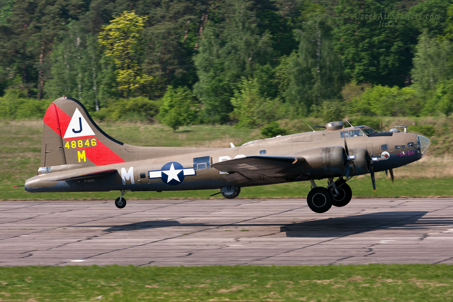 Association Forteresse Toujours Volante – Boeing B-17G Flying Fortress F-AZDX / 4