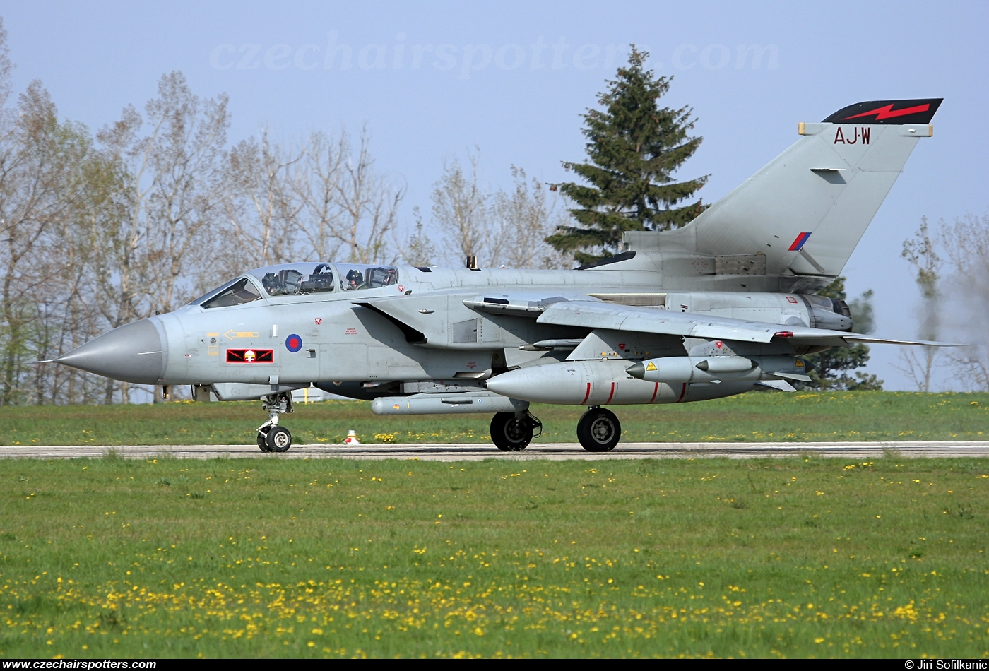 UK - Air Force – Panavia  Tornado GR4 082/AJ W/Z