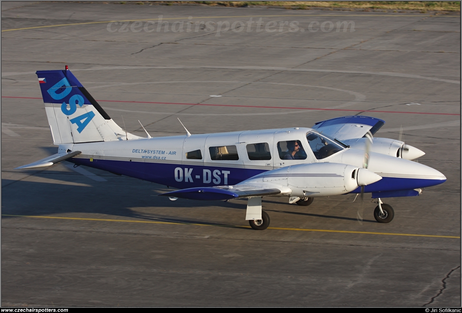 Delta System-AIR a.s. – Piper  PA-34-200T Seneca II OK-DST