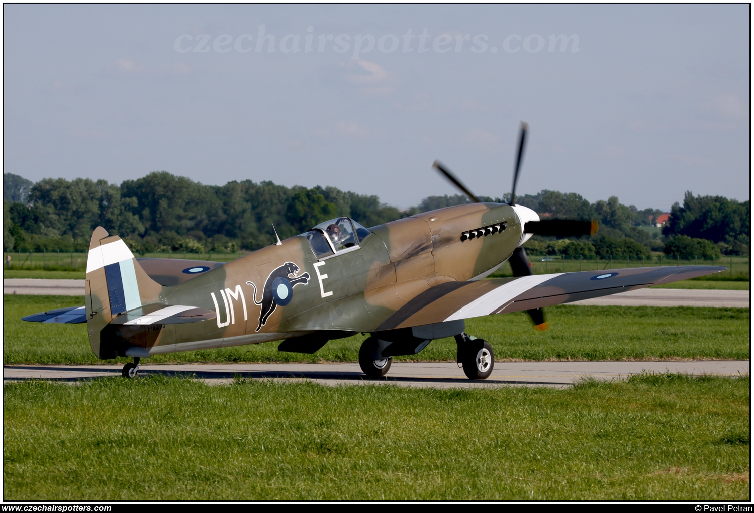 Jacquard collection – Supermarine Spitfire Mk XIX  	F-AZJS/ PS890/ UM-E