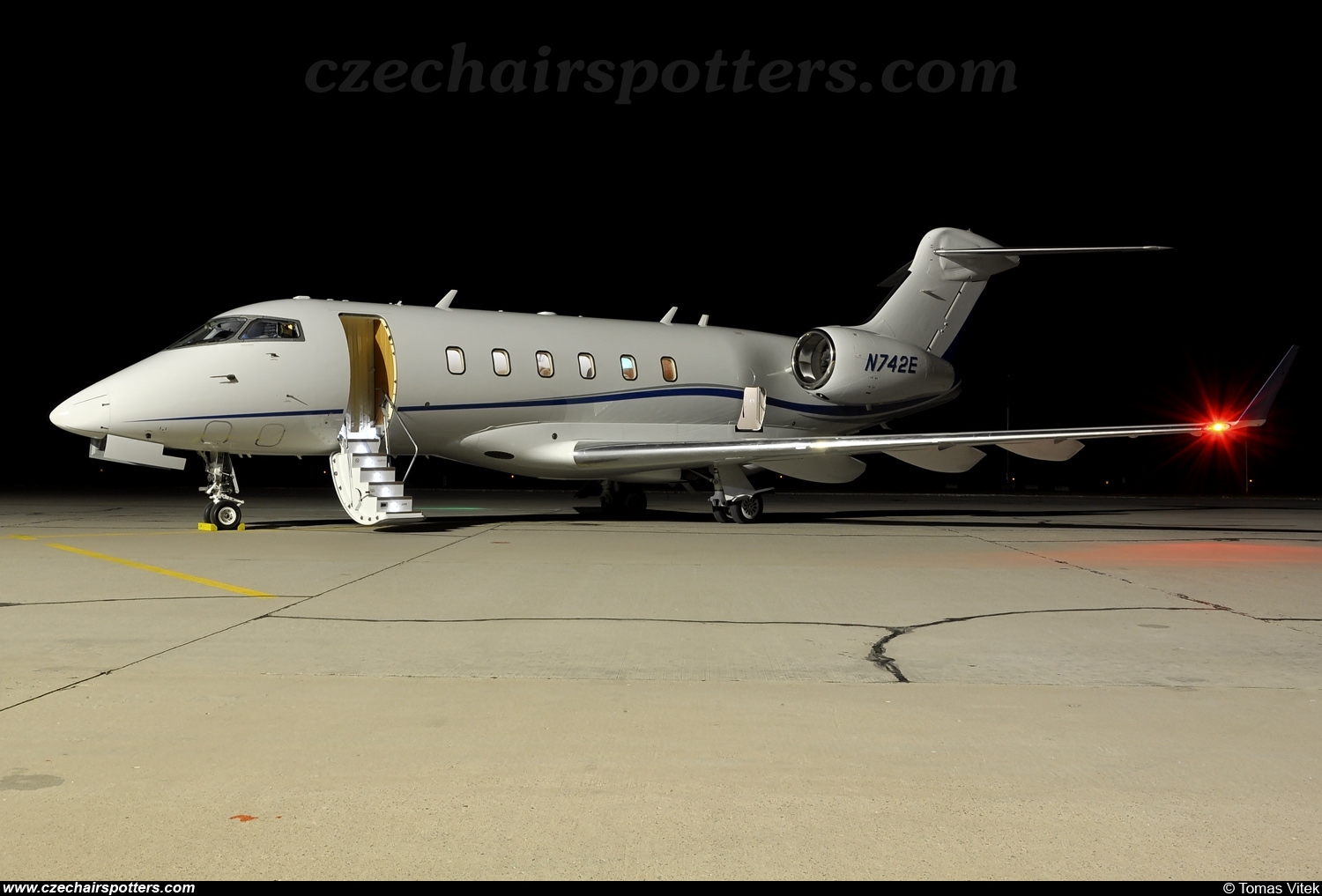 private – Bombardier Challenger 300 N742E