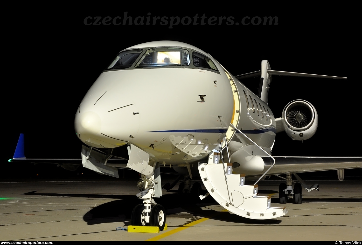 private – Bombardier Challenger 300 N742E