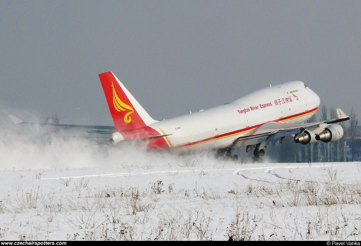 Yangtze River Express ( YZR) – Boeing Boeing 747-481(BDSF) B-2435