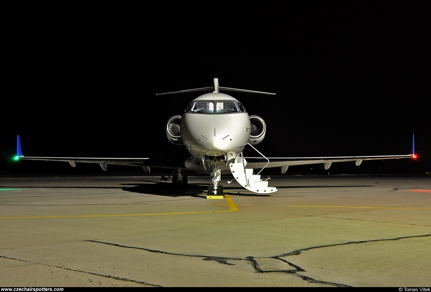private – Bombardier Challenger 300 N742E