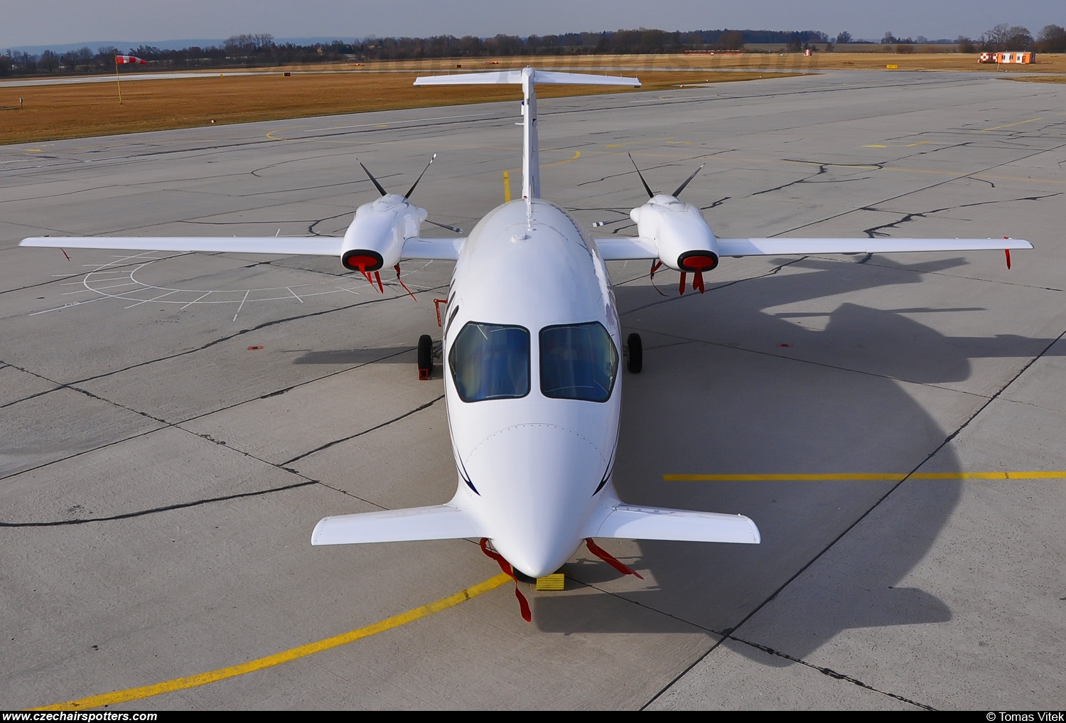 Icarus Aviation – Piaggio Aero P.180 Avanti II OK-PIA