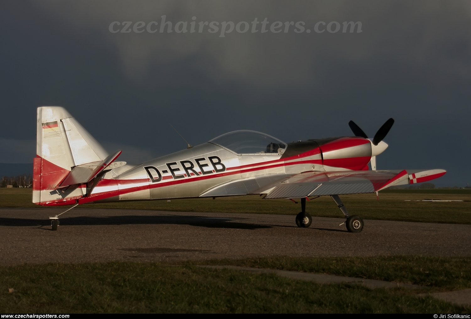 The Flying Bulls Aerobatics Team – Zlin Z-50LS D-EREB