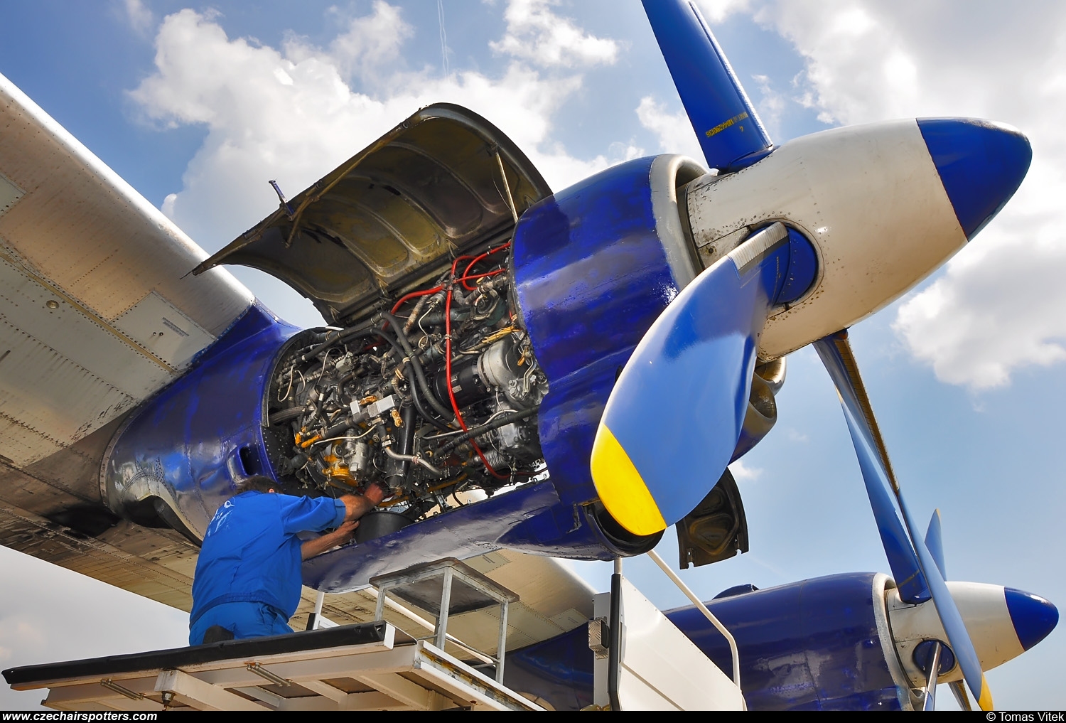 Meridian Aviation – Antonov An-12 UR-DWF