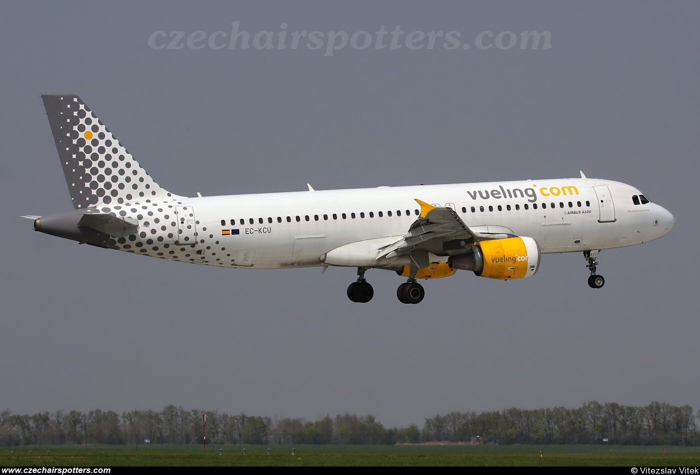 Vueling Airlines ( VLG , VY )  – Airbus A320-216 EC-KCU