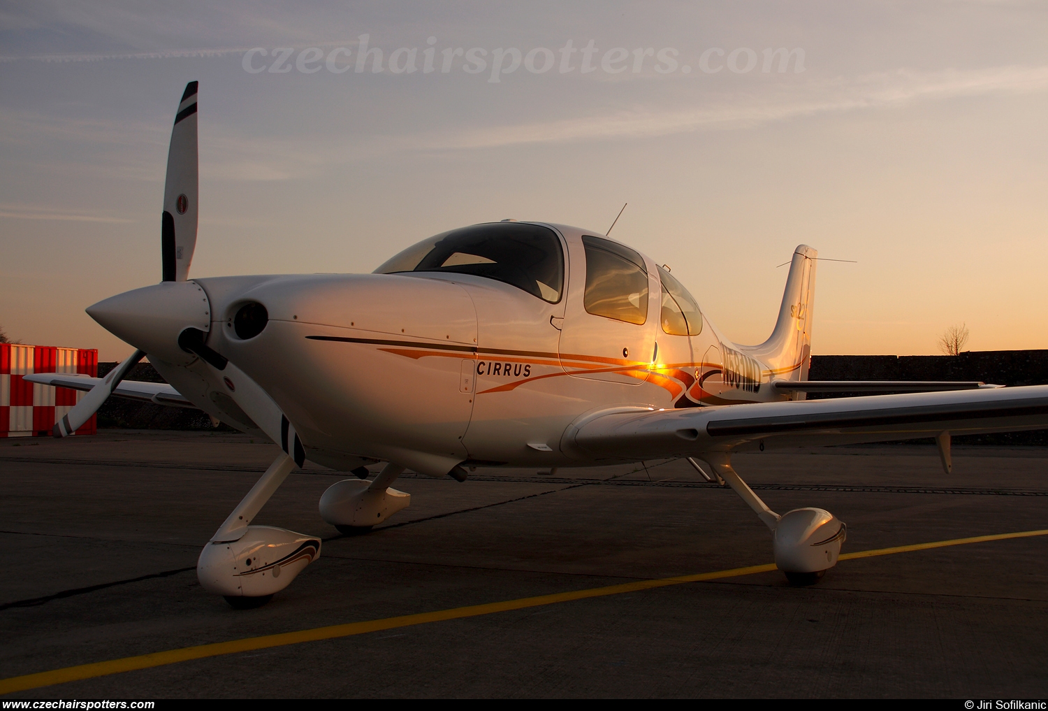 private – Cirrus SR22 G2 N581MD