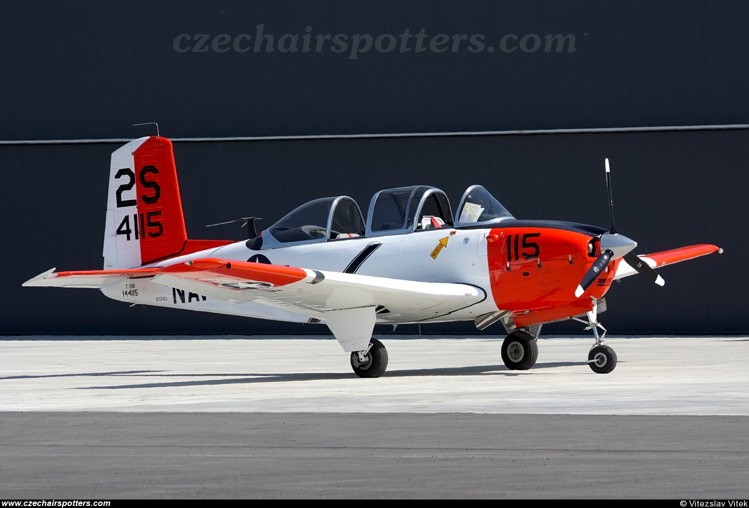 private – Beech T-34B Mentor N7041U / 2S4115