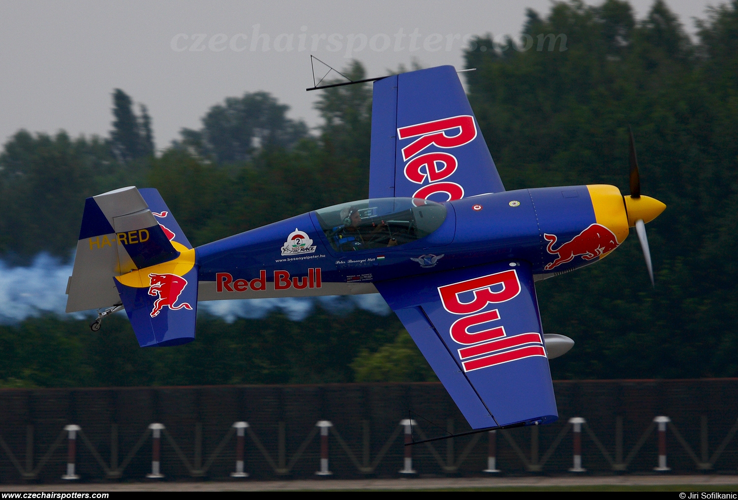 Red Bull Racing Team – Extra EA-300S HA-RED
