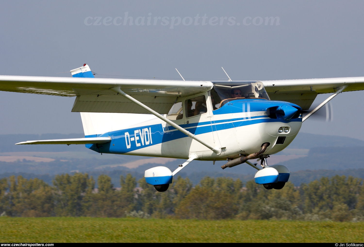 private – Reims F172M Skyhawk D-EVDI