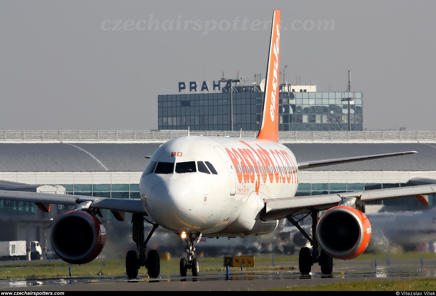 easyJet Airline – Airbus A319-111 G-EZBD