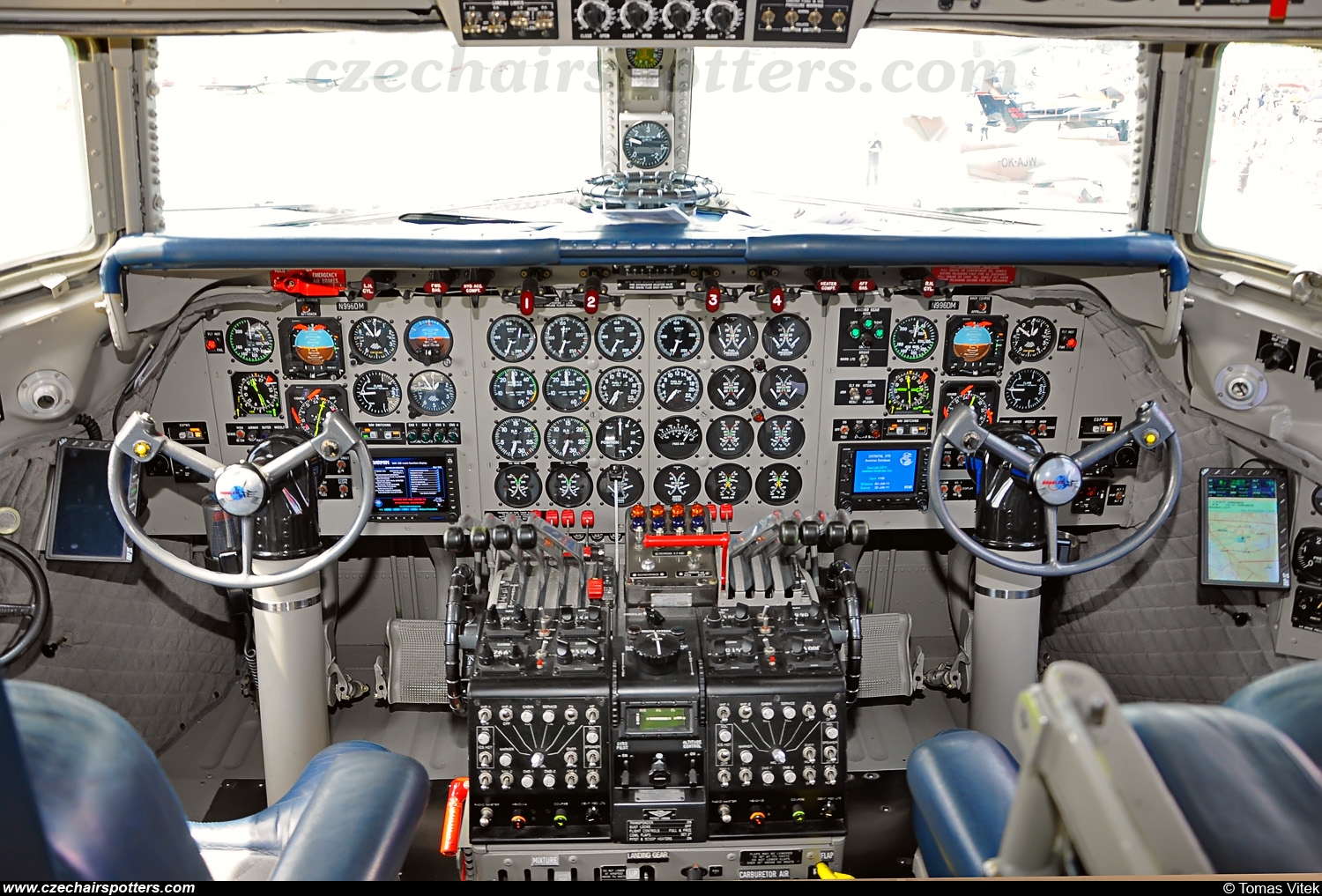 The Flying Bulls – Douglas DC-6B N996DM