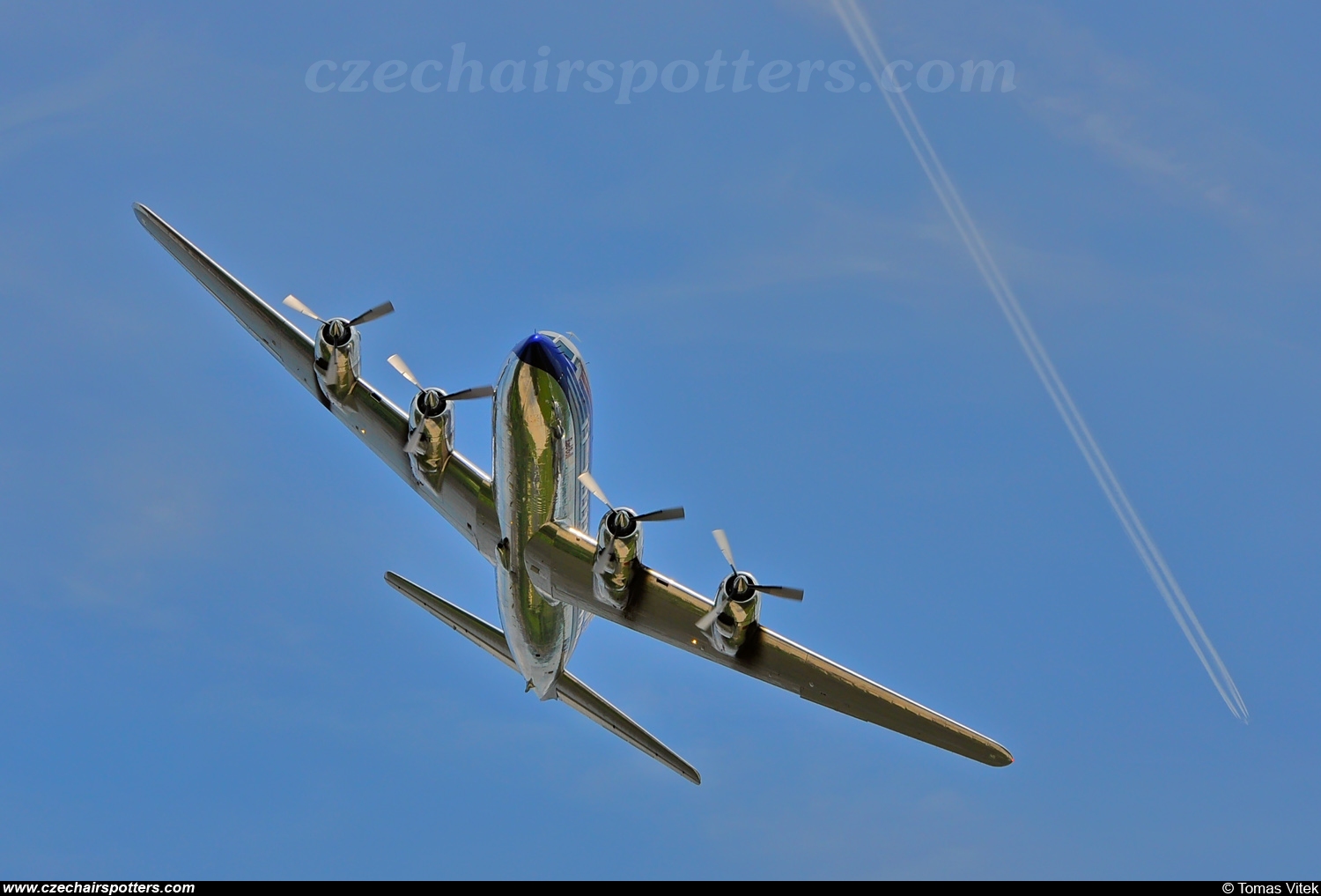 The Flying Bulls – Douglas DC-6B N996DM