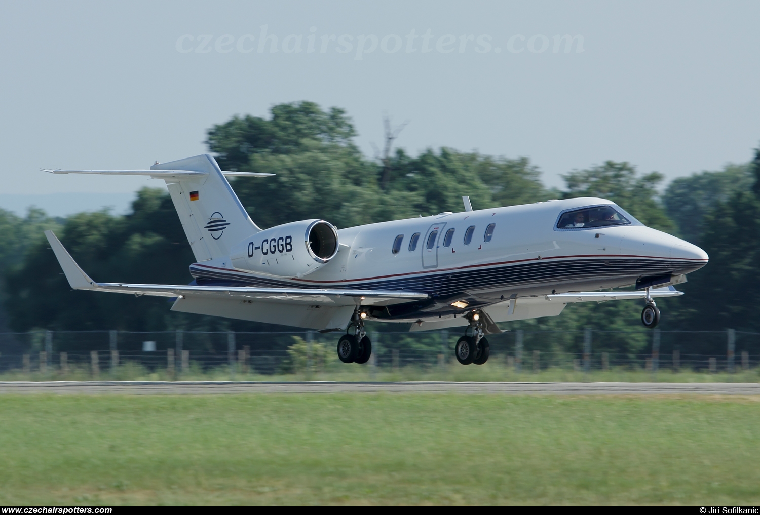 Cirrus Aviation – Bombardier Learjet 40 D-CGGB