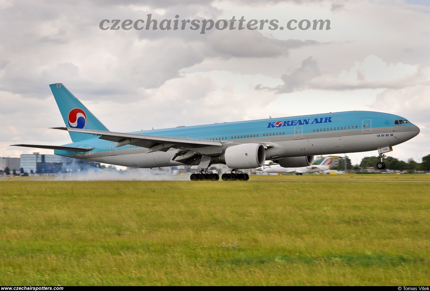 Korean Air (KAL) – Boeing B777-200ER HL7766