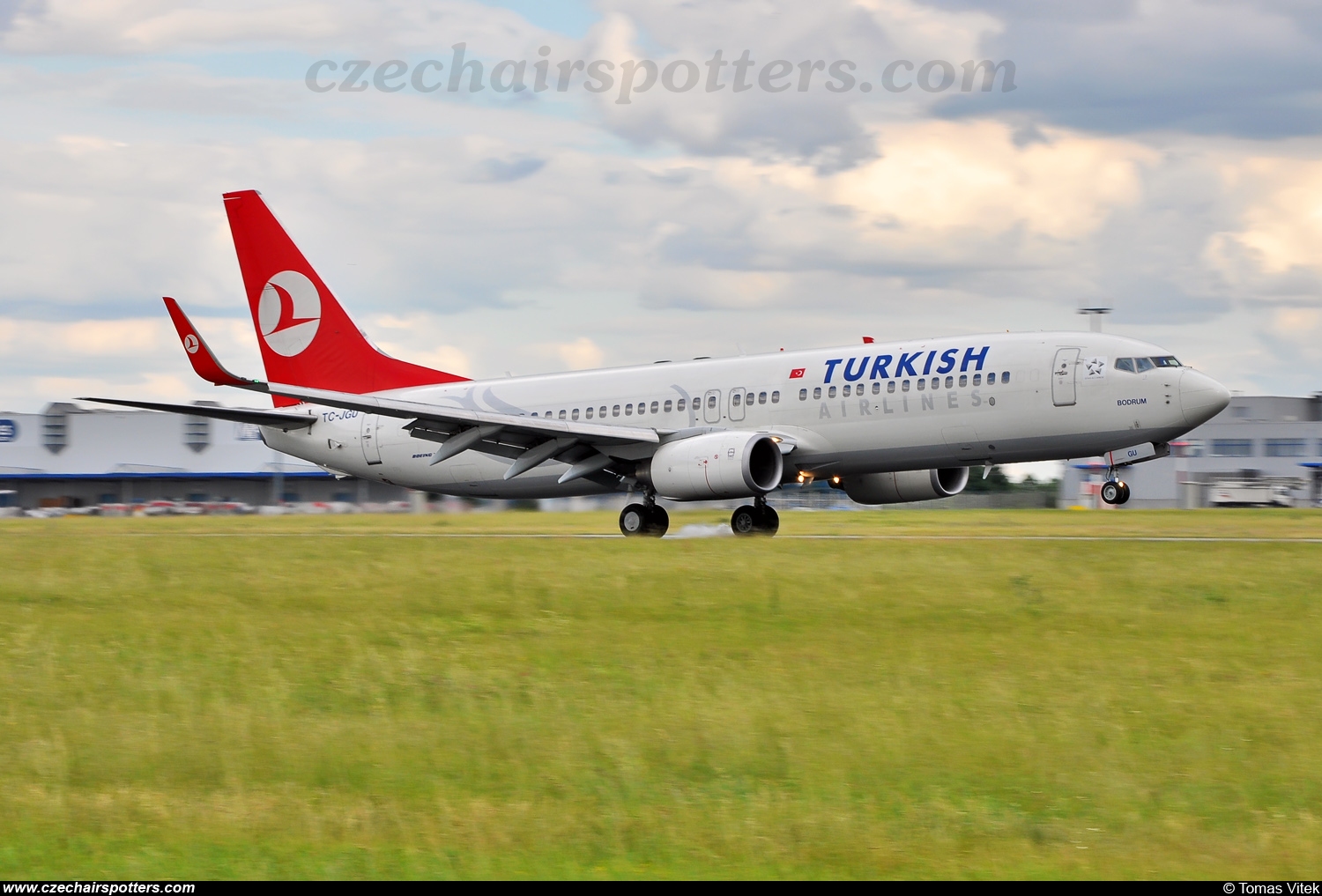 Turkish Airlines (THY) – Boeing B737-8F2 TC-JGU