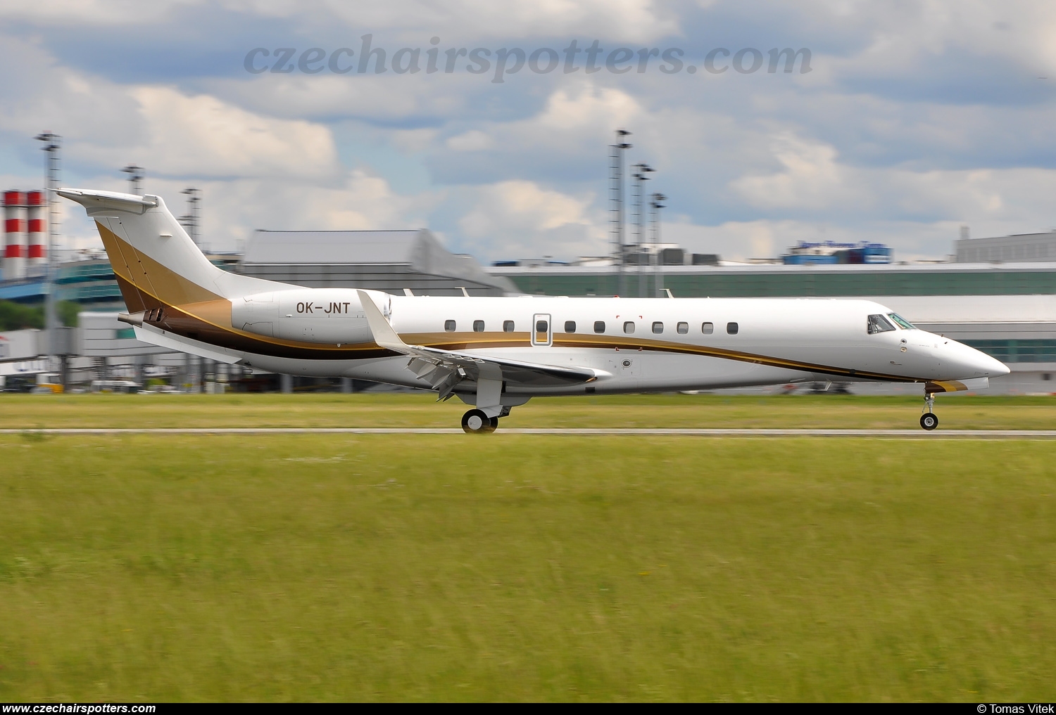 ABS Jets – Embraer ERJ-135BJ OK-JNT