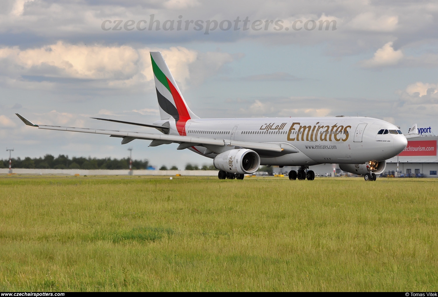 Emirates Airlines – Airbus A330-243 A6-EKR