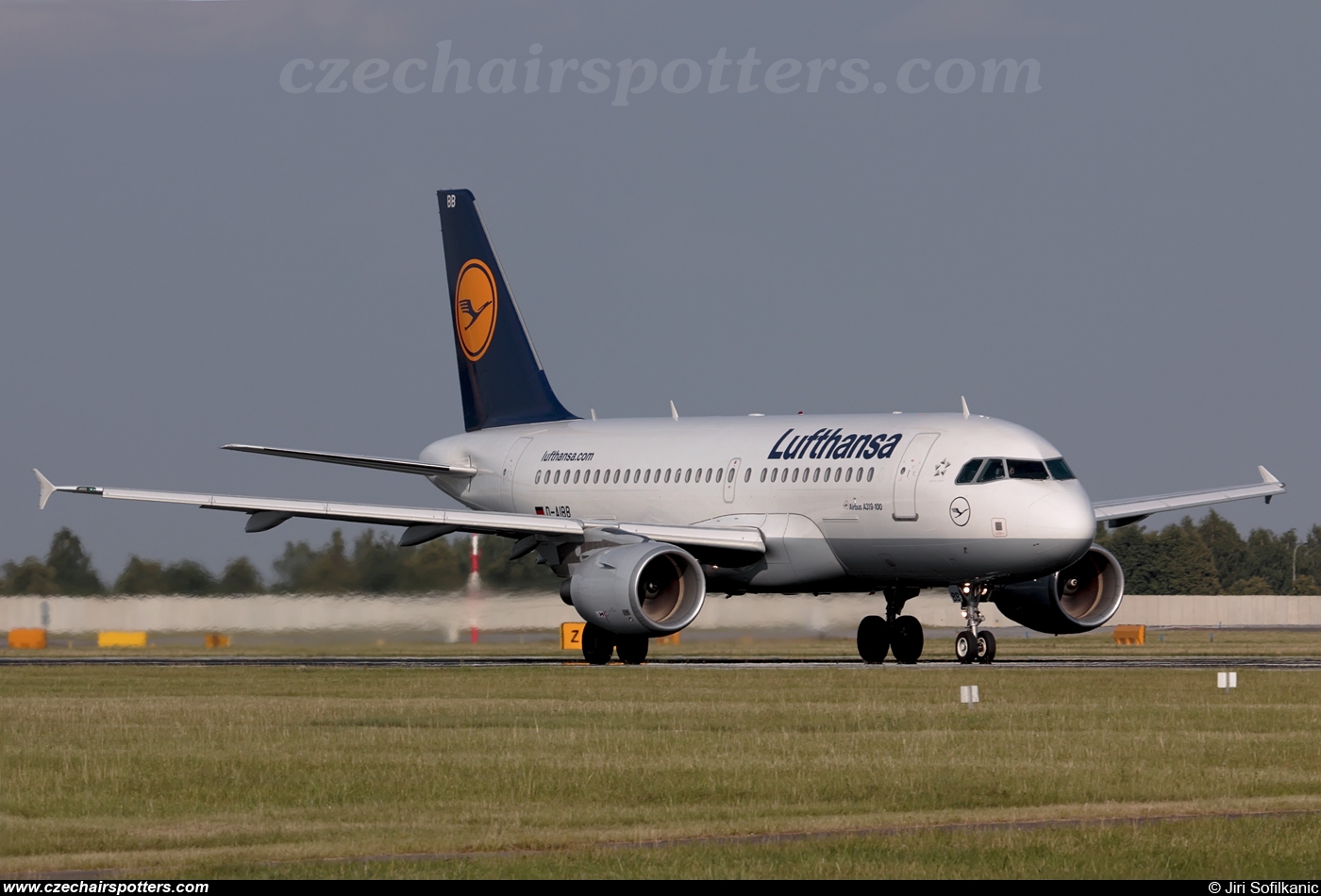 Lufthansa (DLH) – Airbus A319-112 D-AIBB