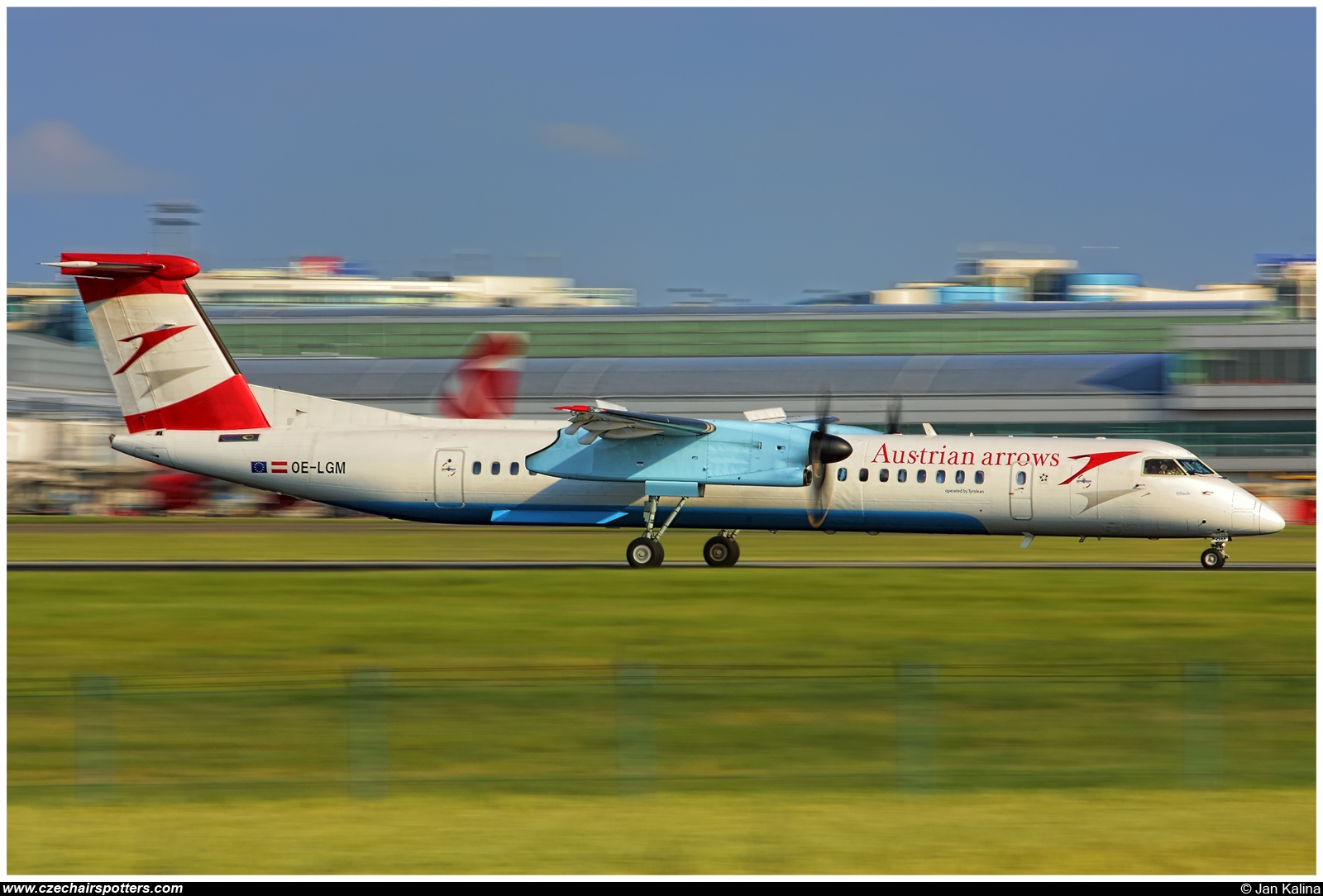 Austrian Arrows ( TYR / OS ) – De Havilland Canada DHC-8-402Q Dash 8 OE-LGM
