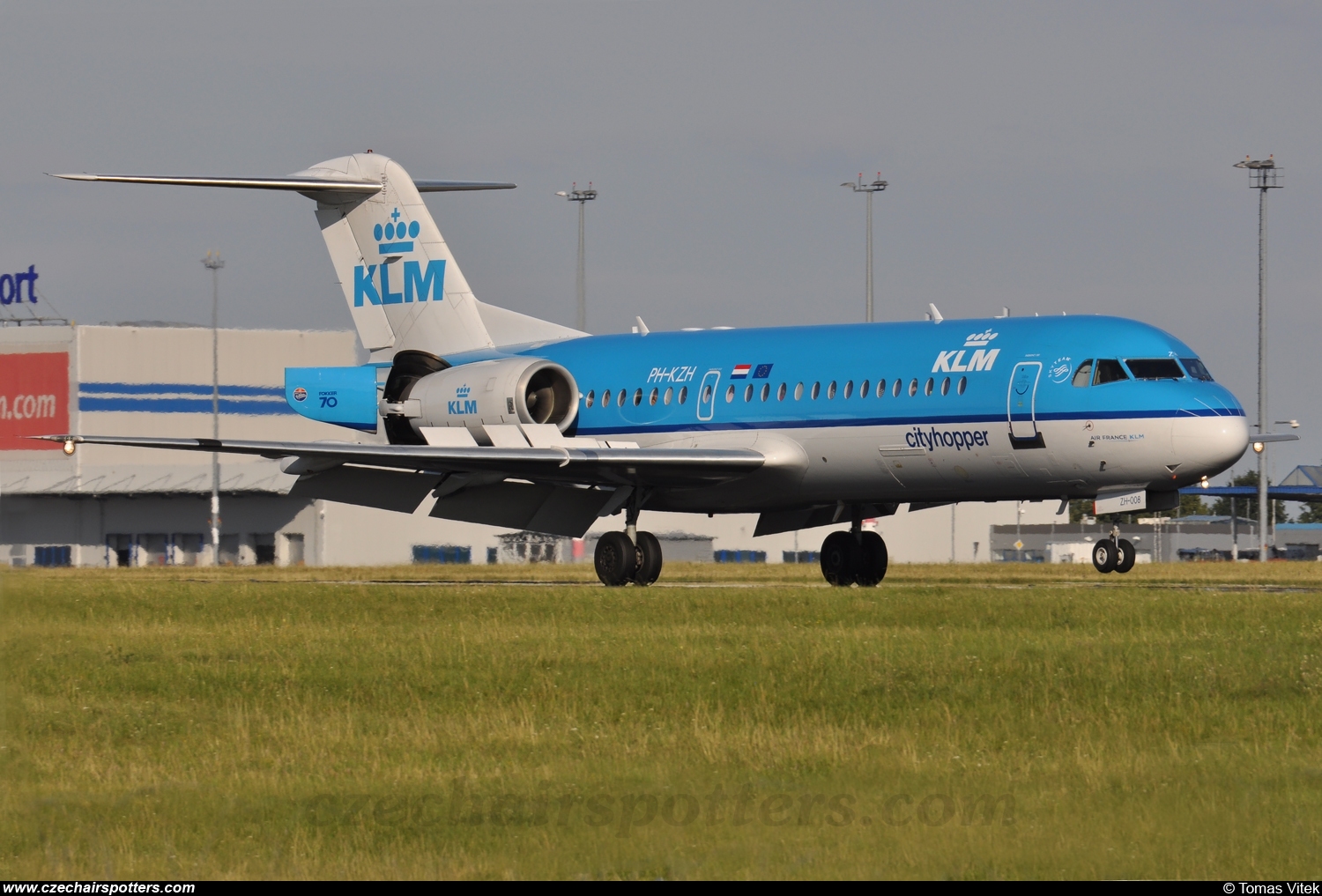KLM  Royal Dutch Airlines( KLM , KL ) – Fokker Fokker 70 PH-KZH