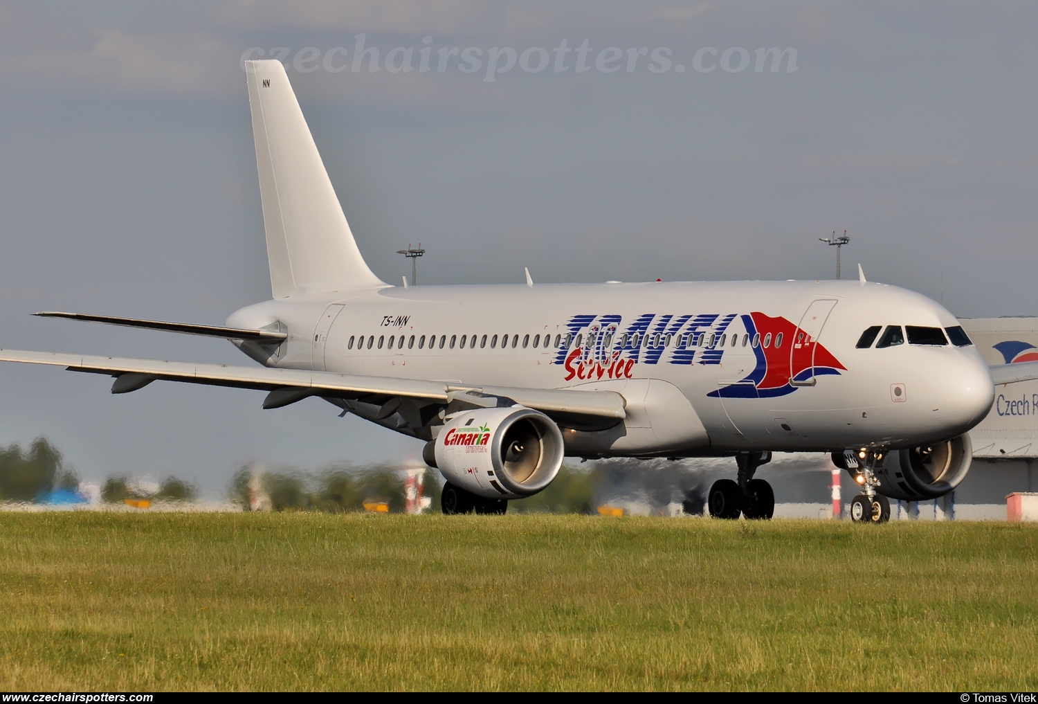 Travel Service – Airbus A320-212 TS-INN