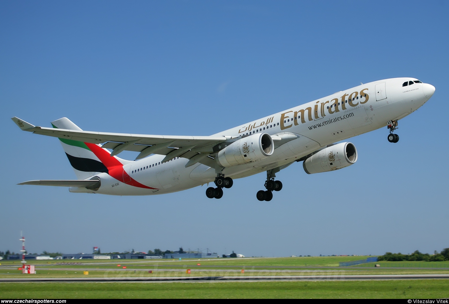 Emirates Airlines – Airbus A330-243 A6-EAS