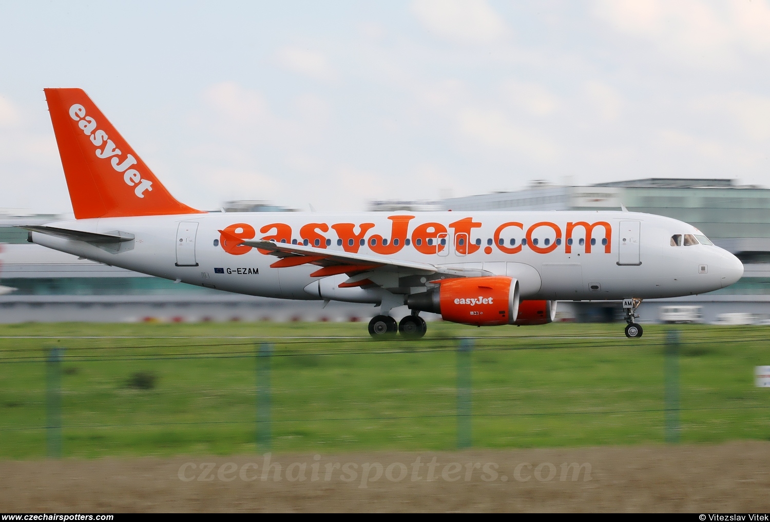 easyJet Airline – Airbus A319-111 G-EZAM