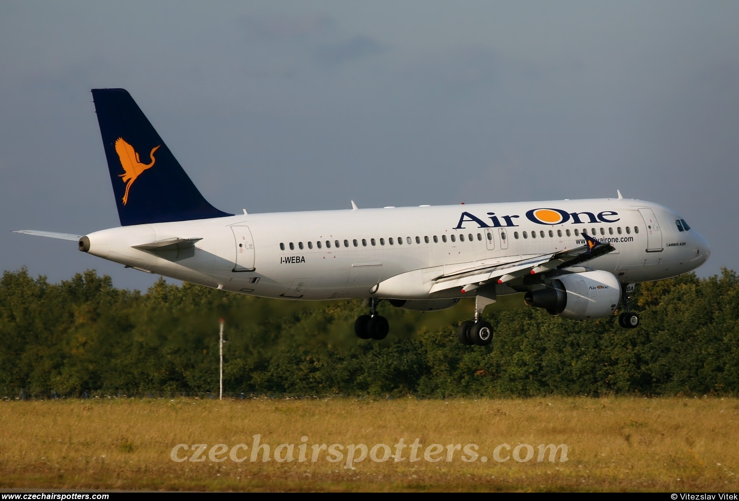 Air One ( ADH , AP ) – Airbus A320-214 I-WEBA