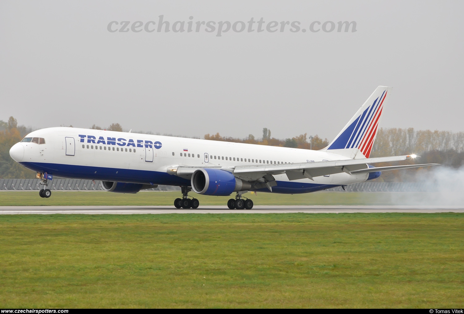 Transaero Airlines ( TSO , UN )  – Boeing B767-332/ER EI-UNB