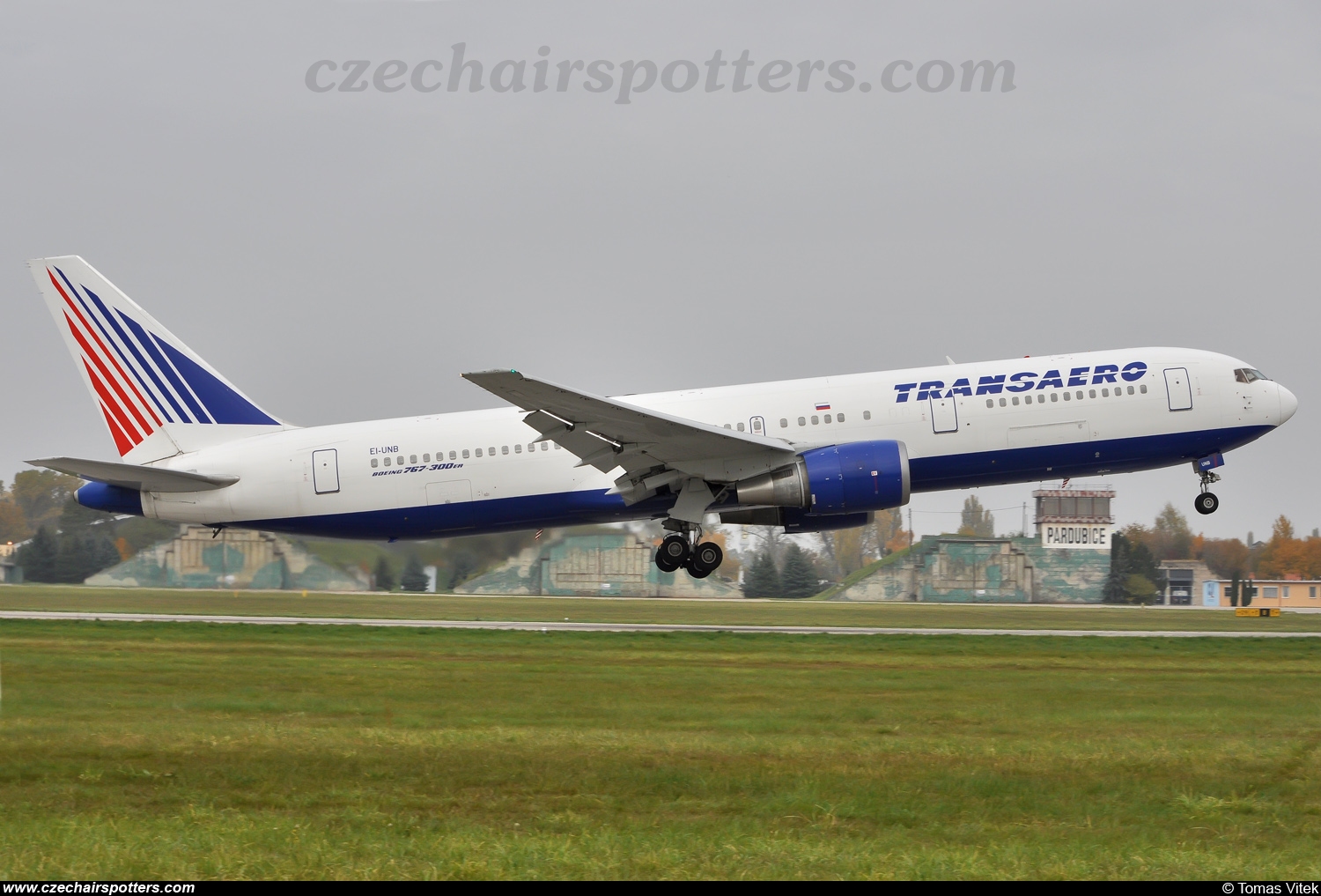 Transaero Airlines ( TSO , UN )  – Boeing B767-332/ER EI-UNB