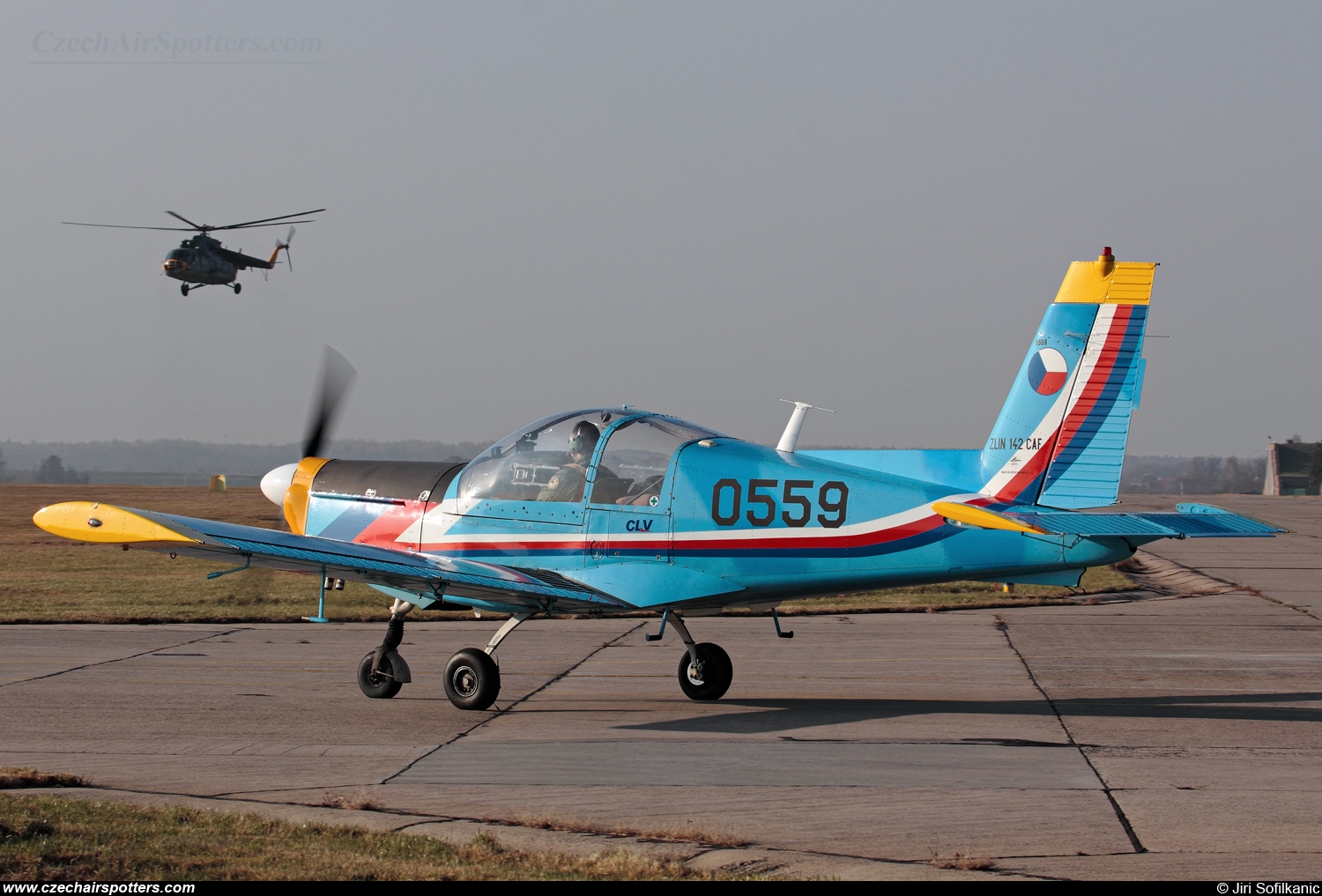 LOM Praha - CLV – Zlin Z-142CAF 0559