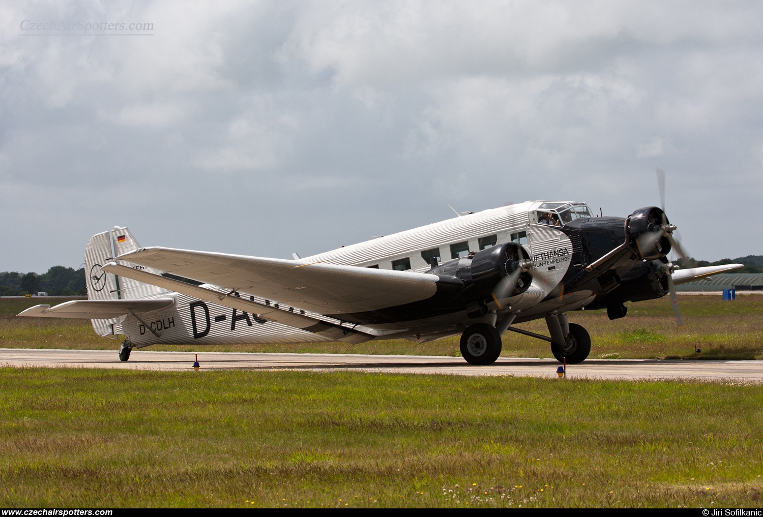 Lufthansa Stiftung – Junkers Ju-52/3mg8e D-CDLH / D-AQUI