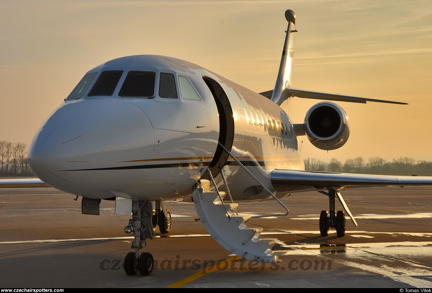 private – Dassault Falcon 2000EX G-LATE