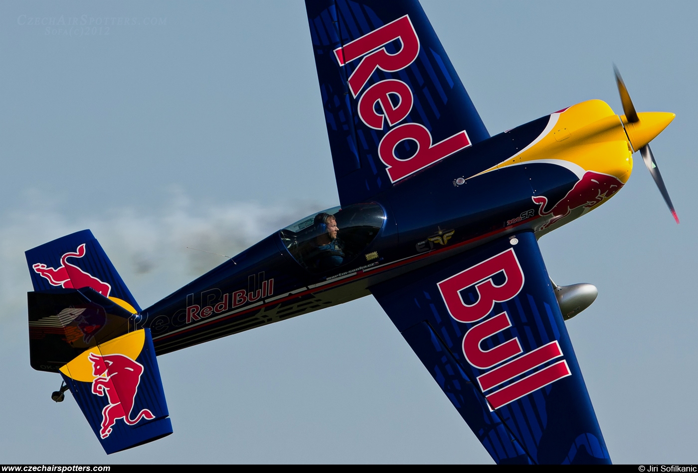 Red Bull Racing Team – Extra EA-300SR OK-SON