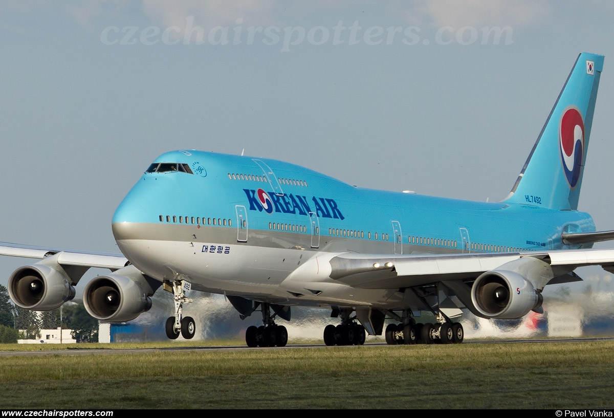 Korean Air (KAL) – Boeing B747-4B5 HL7492
