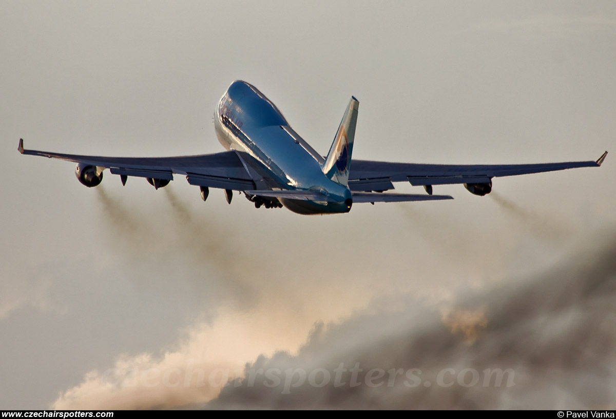Korean Air (KAL) – Boeing B747-4B5 HL7492