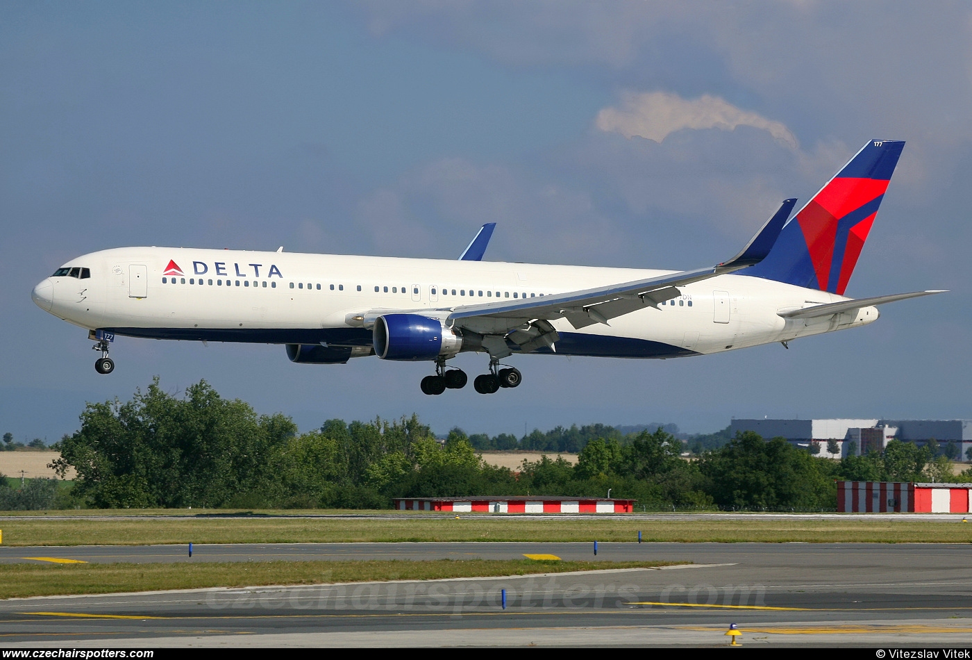 Delta Air Lines – Boeing B767-332/ER N177DN