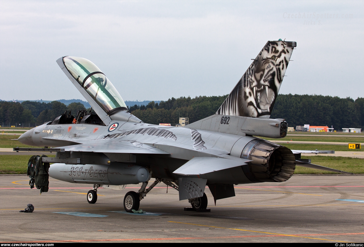 Norway - Air Force – Fokker F-16BM Fighting Falcon 692