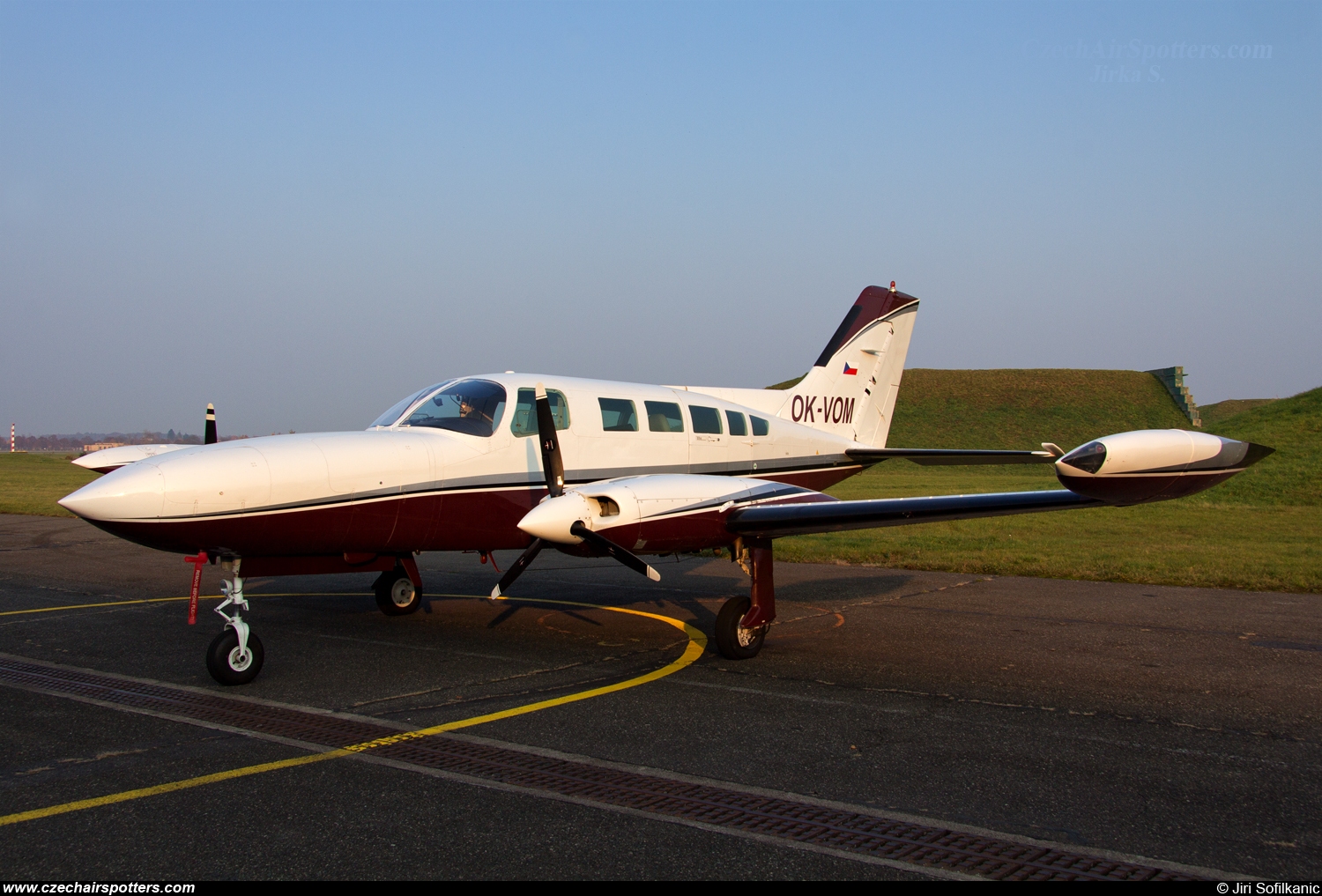 GEOREAL – Cessna 402B OK-VOM