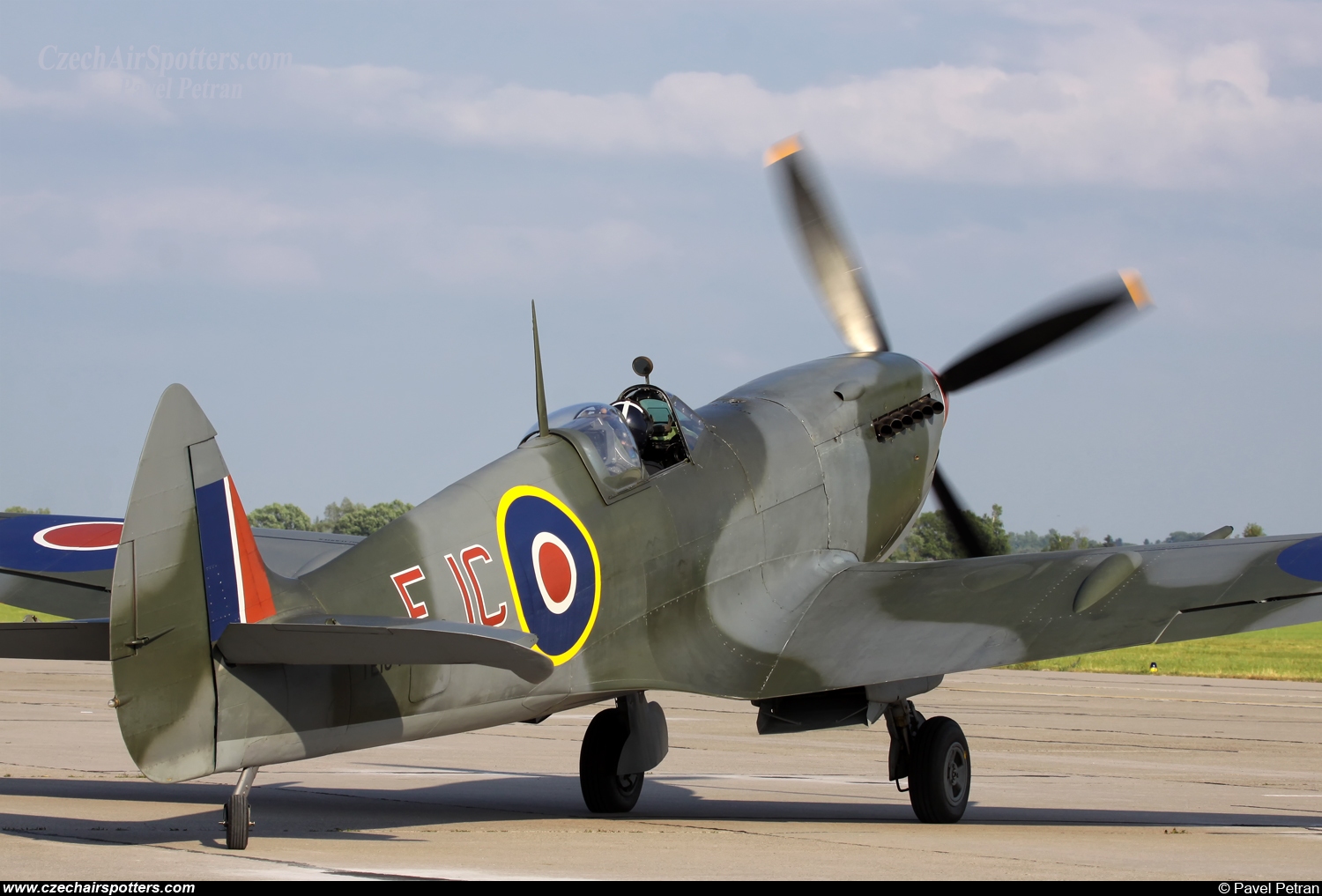 Old Flying Machine Company – Supermarine Spitfire Mk XVIE (type 361) G-MXVI / TE184 / EJC