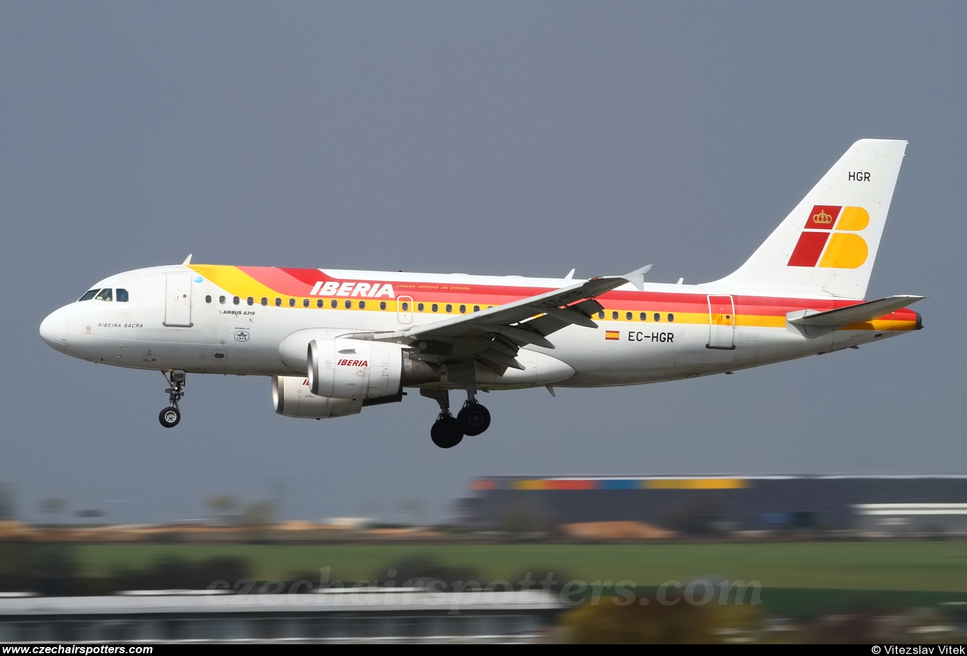 IBERIA ( IBE , IB ) – Airbus A319-111 EC-HGR