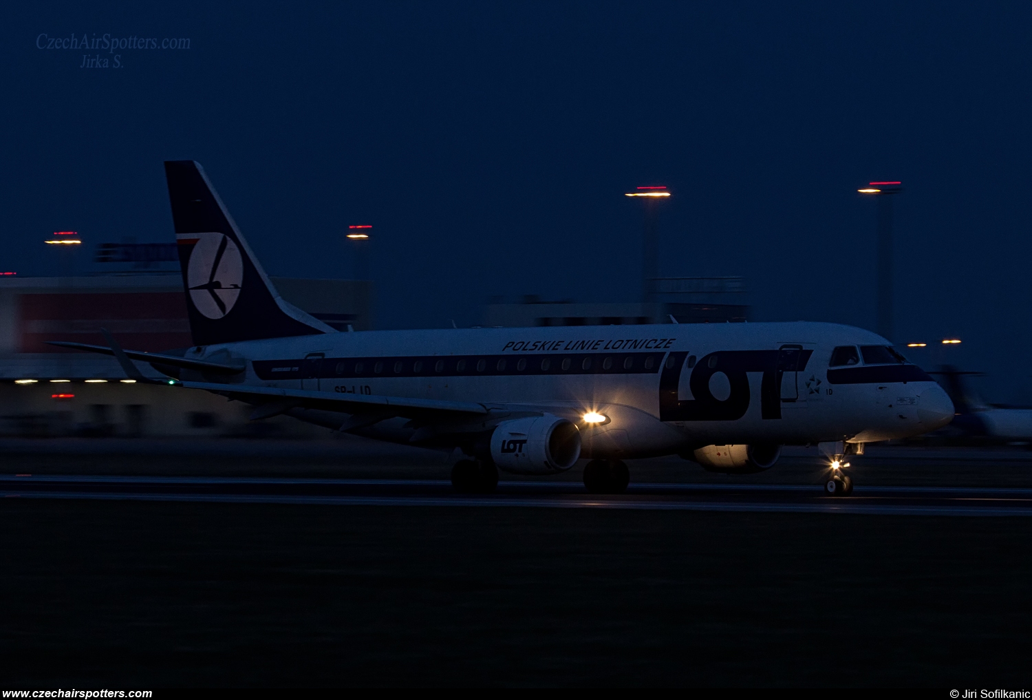 LOT Polish Airlines ( LOT , LO ) – Embraer ERJ-175-200STD SP-LID