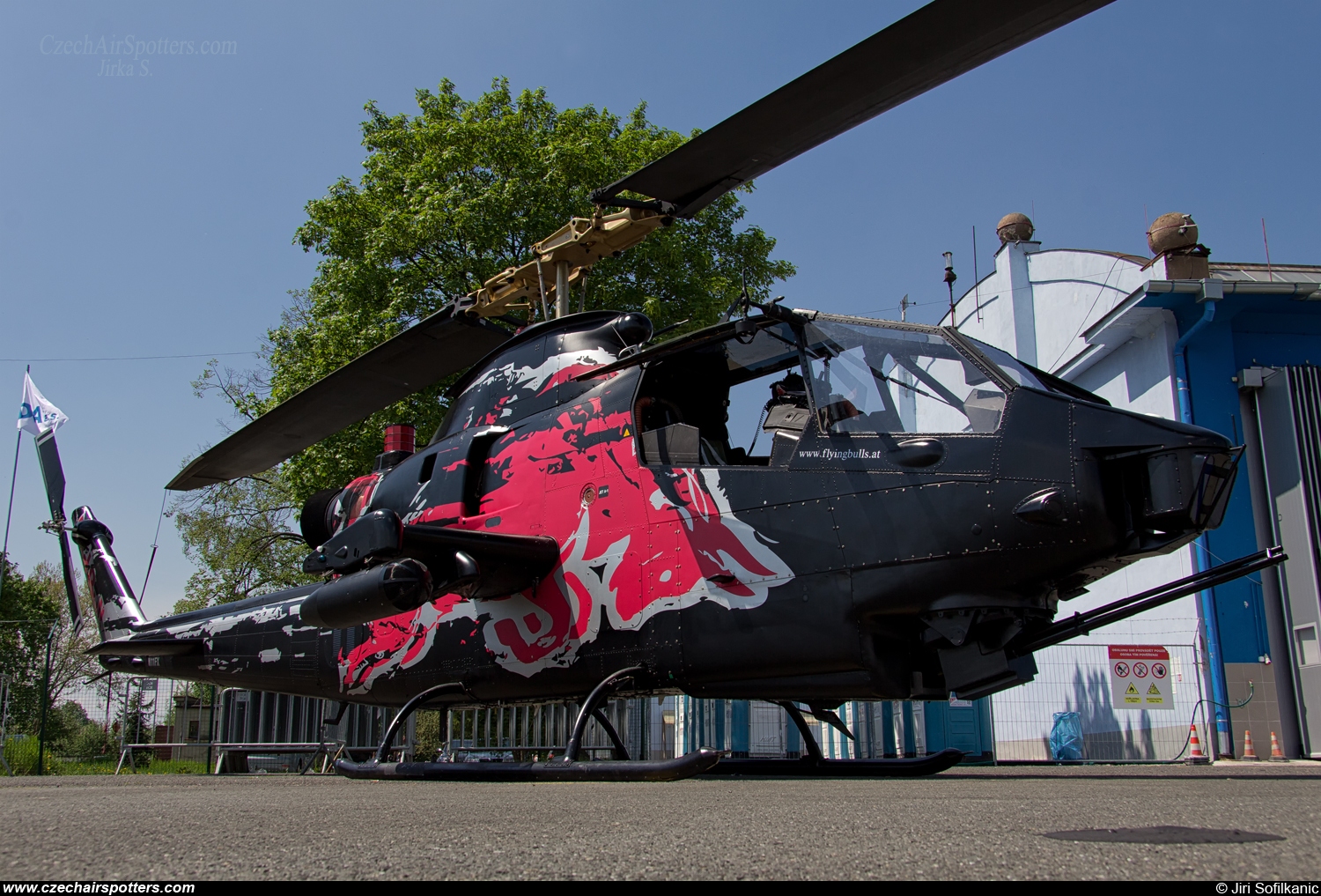 The Flying Bulls – Bell TAH-1F Cobra N11FX